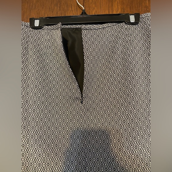 2 piece black and white designed Le suit buissness casual blazer and skirt combo - Picture 6 of 12